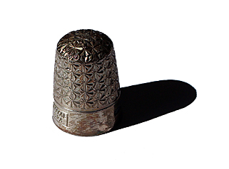 Royal Spa silver thimble